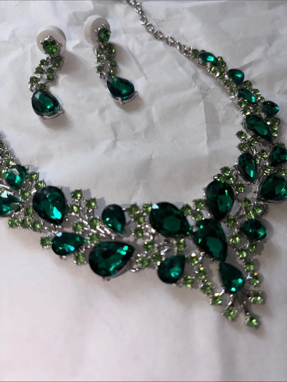 Elegant Emerald Green Teardrop Necklace & Earrings Set
